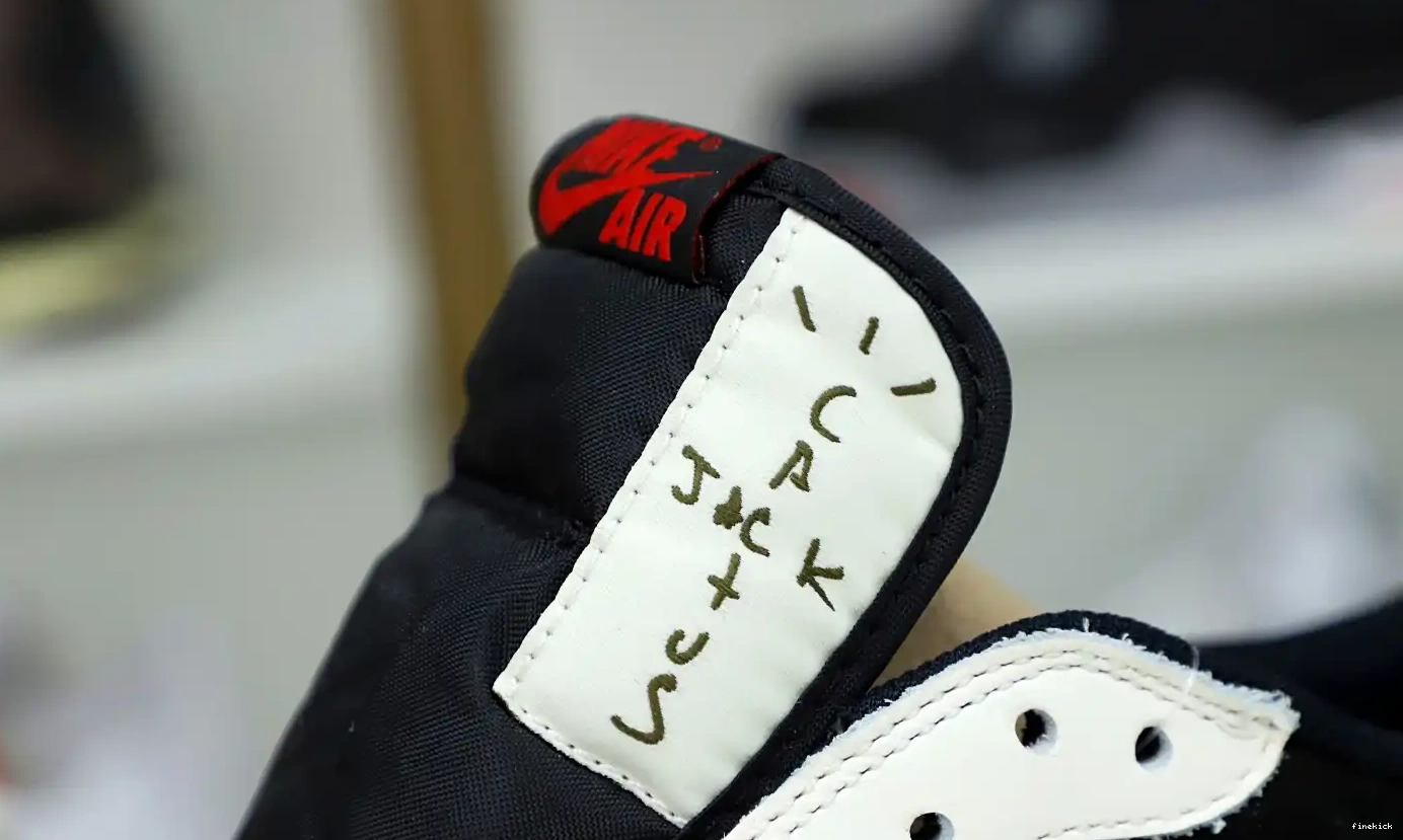 TRAVIS JORDAN SCOTT “Olive” LOW AIR 1 OG X NIKE 0503